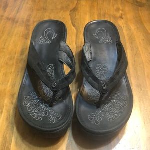 Size 7, black flip flops